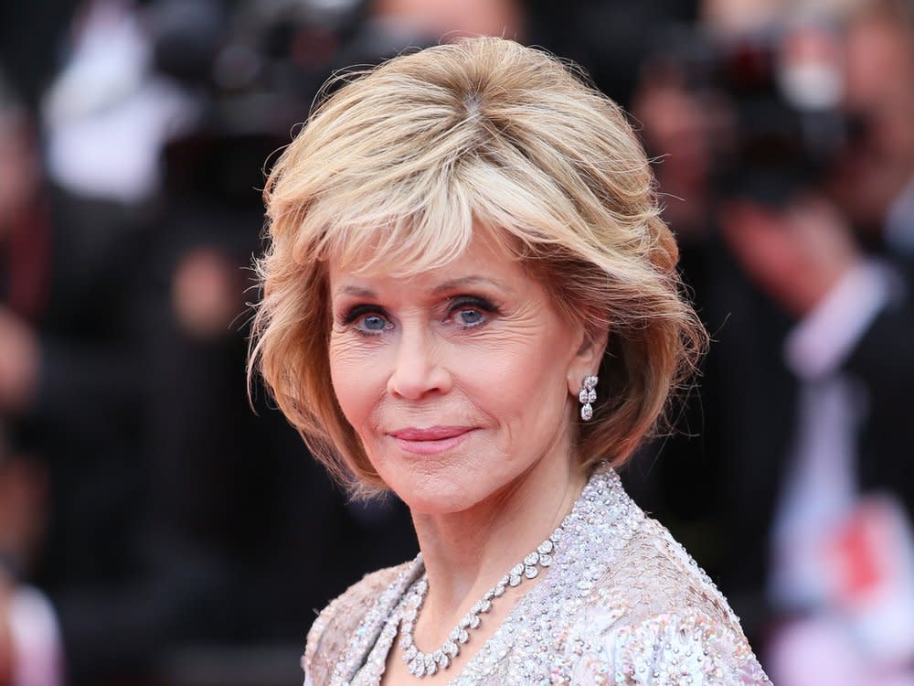Jane Fonda vor den Fotografen (Bild: Denis Makarenko/Shutterstock.com)