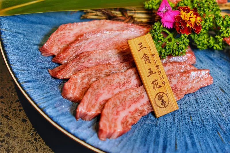 「御帝和牛燒肉」涉嫌儲存逾期肉品且竄改有效日期。（圖／翻攝自御帝和牛燒肉臉書）