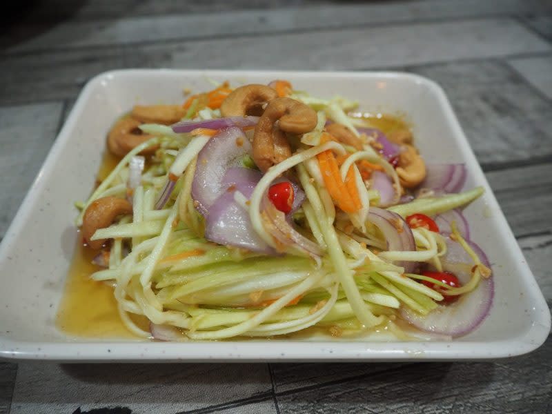 LeWu Cafe – A picture of mango salad