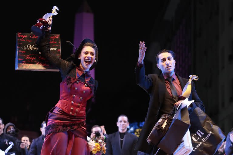 Bruna Estellita y Julián Sánchez celebran el triunfo en la categoría Tango escenario