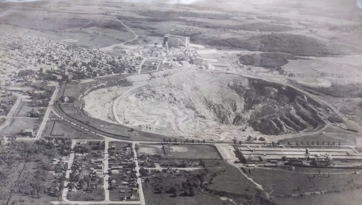 The open pit of the now closed Jeffrey mine in Asbestos, Que is seen in a 1955 photograph. Photo from the Canadian Press