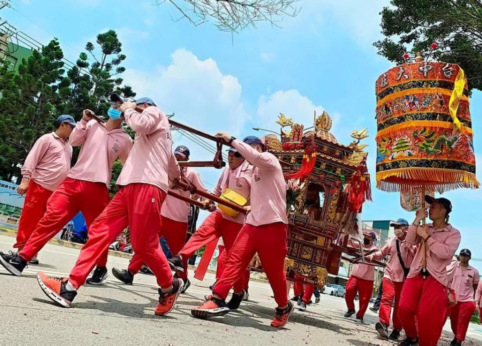 基隆新豐聖母宮謁祖進香、清水代巡宮參香-呈現熱鬧景象。（記者陳金龍攝）