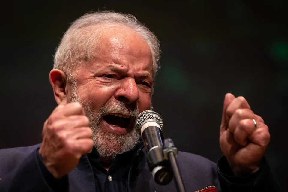 ***ARQUIVO*** São Paulo, SP, BRASIL, 31-05-2022 - Lançamento do livro Querido Lula: cartas a um presidente na prisão, que terá presença do ex-presidente Lula e vários artistas lendo trechos do livro, no Teatro Tuca, da PUC-SP, na zona oeste da cidade. (Foto: Bruno Santos/ Folhapress)