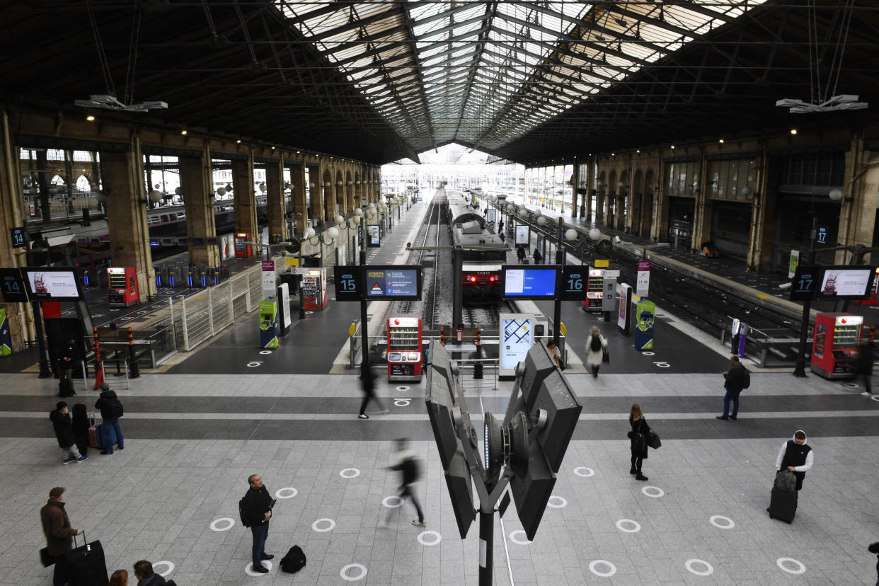 Pour la sixième journée de grève nationale contre le projet de réforme des retraites, le trafic sera « très fortement perturbée » mardi 7 mars à la SNCF et « très perturbée » dans le métro et le RER en Ile-de-France.