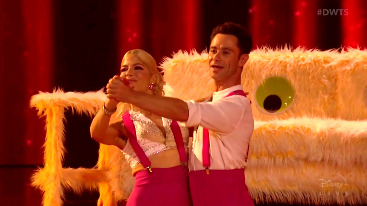 Selma Blair slays on ‘Dancing With the Stars’ with amazing ‘Muppets’ performance