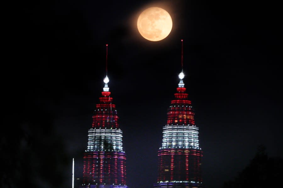 A supermoon rises over Petronas Twin Towers in Kuala Lumpur, Malaysia Thursday, Aug. 31, 2023. The cosmic curtain rose with the second full moon of the month, also known as a blue moon. A little bigger and brighter thanks to its slightly closer position to Earth. (AP Photo/Vincent Thian)