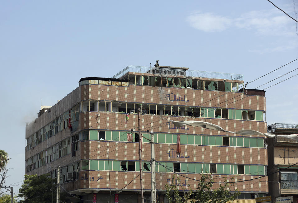 Afghan security personnel take position on the top of a building where insurgents were hiding, in the city of Jalalabad, east of Kabul, Afghanistan, Monday, Aug. 3, 2020. An Islamic State group attack on a prison in eastern Afghanistan holding hundreds of its members raged on Monday after killing people in fighting overnight, a local official said. (AP Photo/Rahmat Gul)