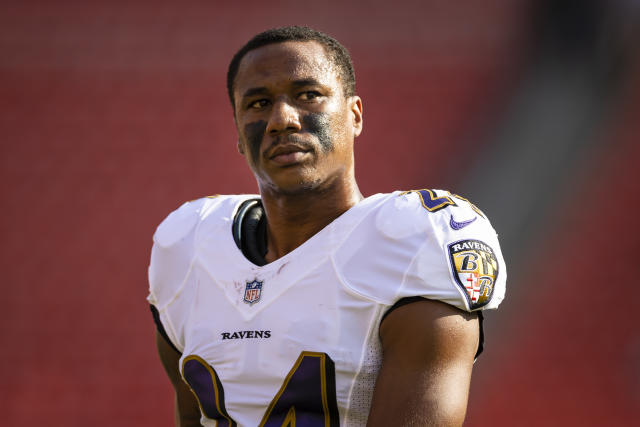 Raiders bring in Marcus Peters for free agent visit