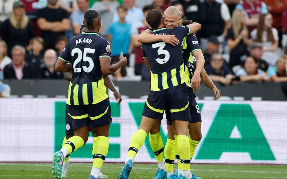 Manchester City celebrate retaking the lead