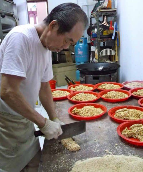 10 best old-school bakeries and confectioneries-cutting of peanut candy