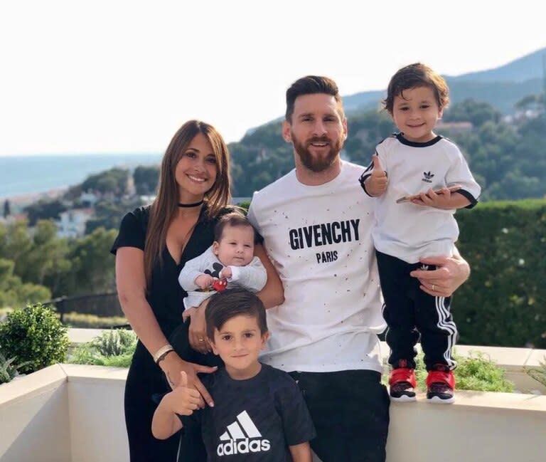 Messi ve desde su mansión el paisaje de Barcelona con su mar y sus montañas