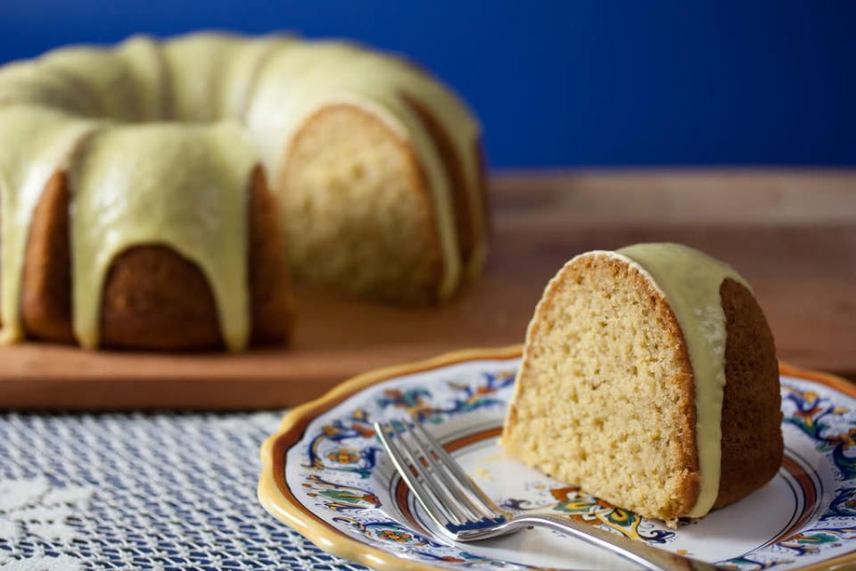 “Creative Commons Vegan Olive Oil Rosemary Semolina Cake” by Veganbaking.net is licensed under CC BY 2.0 (image used for representation only)