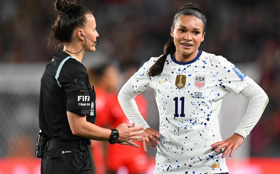 Sophia Smith of USA protests to Referee Rebecca Welch during the FIFA Women's World Cup Australia & New Zealand 2023 Group E match between Portugal and USA at Eden Park on August 01, 2023 in Auckland / TÄmaki Makaurau, New Zealand