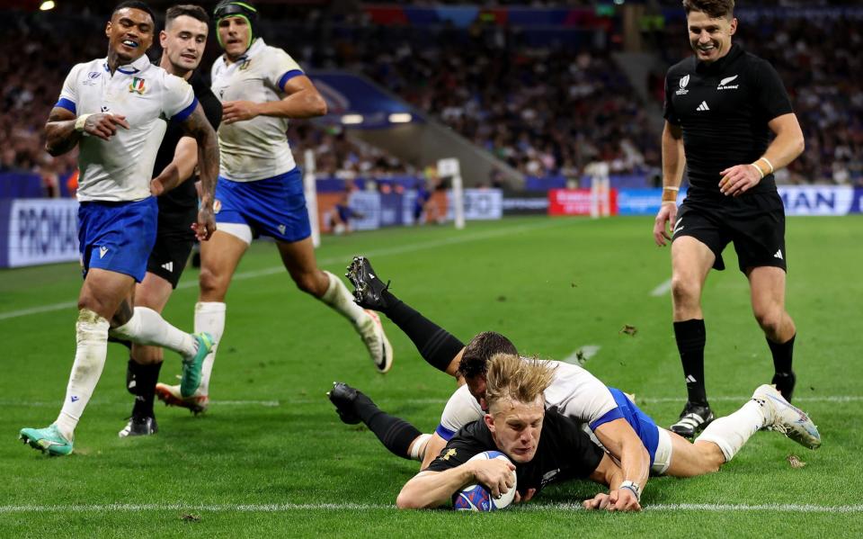 Damian McKenzie of New Zealand scores his team's eleventh try