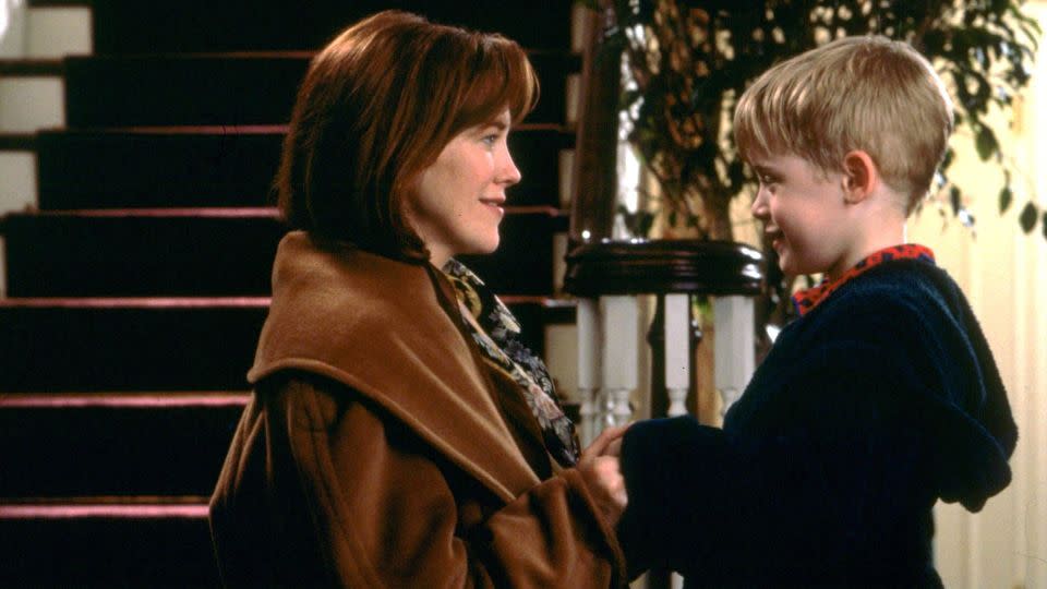 A scene featuring O'Hara and Culkin from "Home Alone," 1990. - AJ Pics/20th Century Fox/Alamy Stock Photo