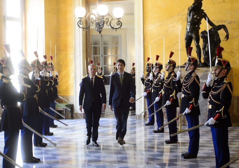 PHOTOS: Justin Trudeau meets with leaders in Lima, Paris and London