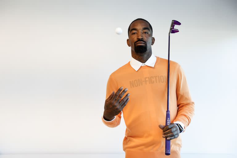 J.R. Smith, ex campeón de la NBA, en su nuevo rol: golfista. Quedó fascinado con la contradicción de este deporte