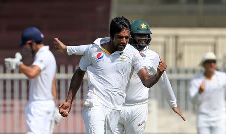 Pakistan's Rahat Ali (C) celebrates taking the wicket of England's Adil Rashid (not pictured). Action Images via Reuters / Jason O'Brien Livepic