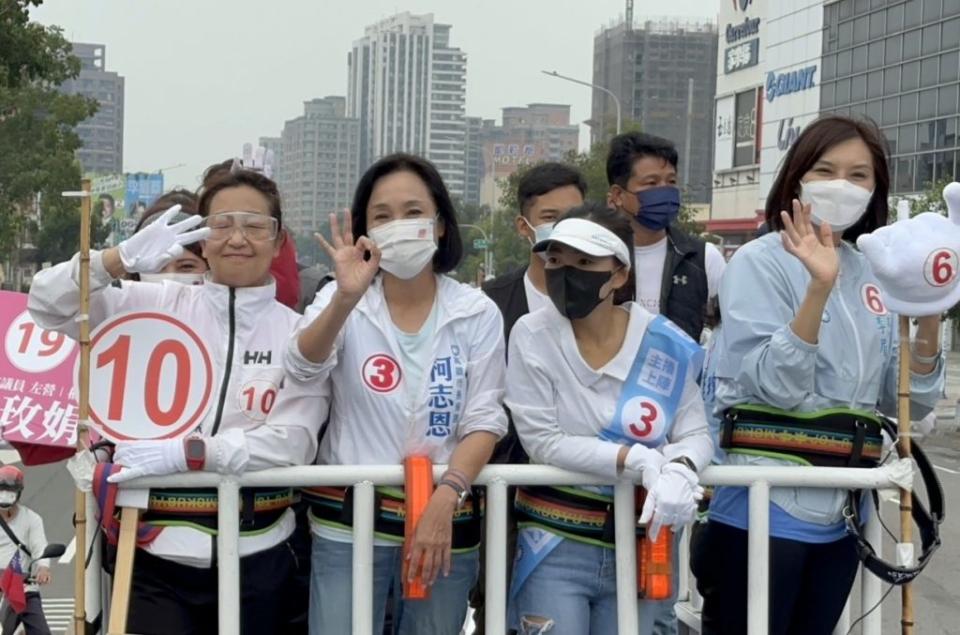 柯志恩左營楠梓掃街拜票破除拔樁傳聞。（記者許正雄翻攝）