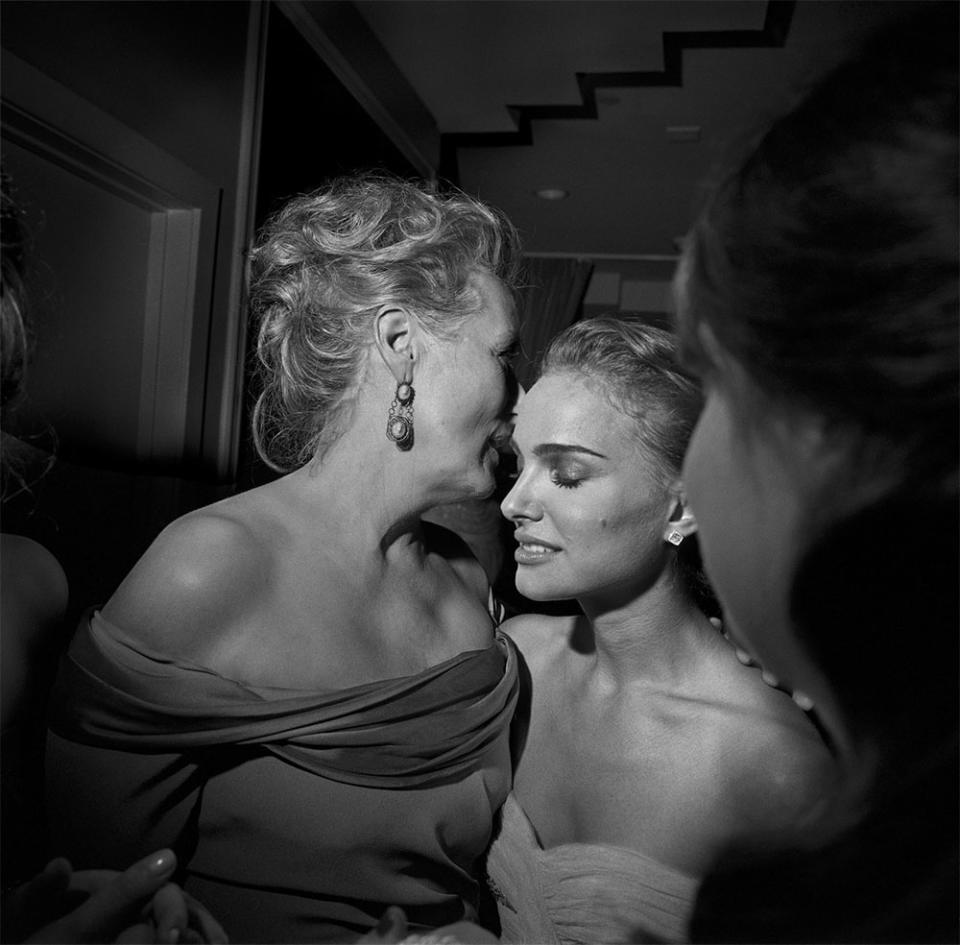 Larry Fink Meryl Streep and Natalie Portman, LA, 2/2009 Larry Fink, Courtesy Robert Mann Gallery