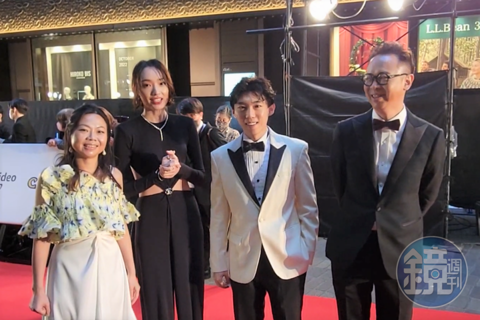 《燈火闌珊》導演曾憲寧（左）與監製陳心遙（右）與周漢寧（右二）、蔡思韵一起出席東京影展，並感謝台灣影迷的支持。