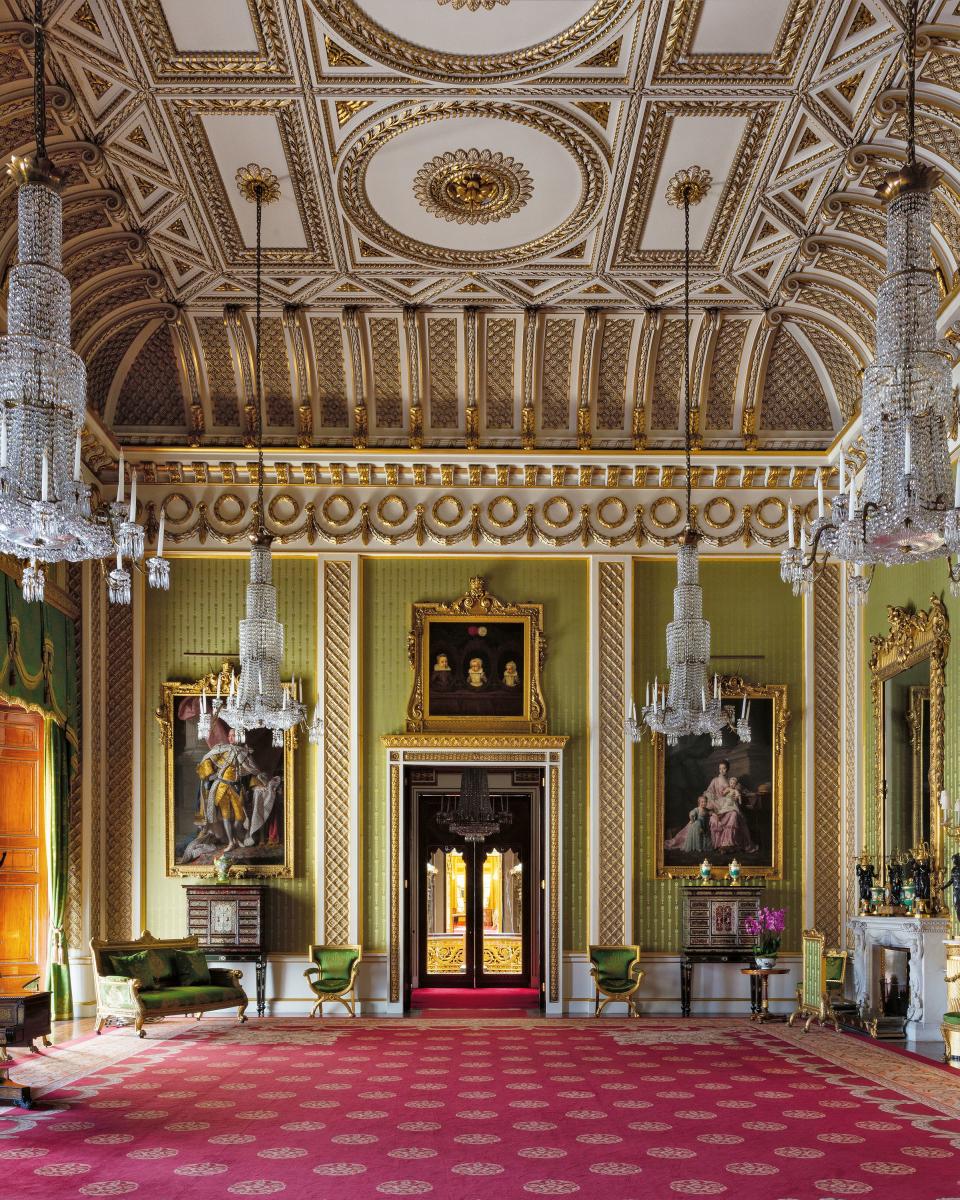 Photographer Ashley Hicks was given the dream assignment: To set himself loose in the storied palace for ten days with a Canon digital SLR with a mission to capture some 21 of its splendid rooms, several of them never open to the public.