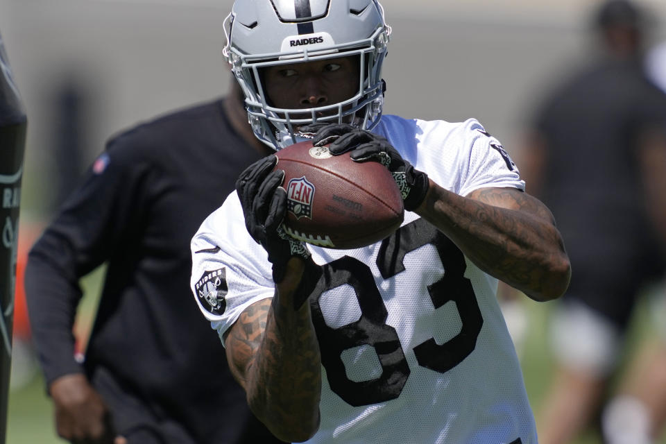 Las Vegas Raiders tight end Darren Waller catches a pass during practice at the NFL football team's practice facility Thursday, June 2, 2022, in Henderson, Nev. (AP Photo/John Locher)