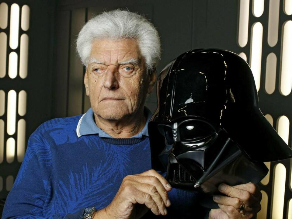 David Prowse steckte unter der Maske von Darth Vader (Bild: imago/Future Image)