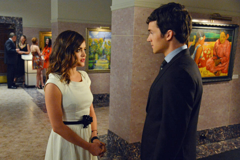 Lucy and Ian in a scene together on Pretty Little Liars