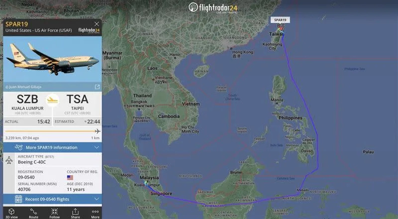 裴洛西專機90度直角飛台灣。（圖／翻攝自Flightradar24推特）