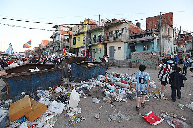 La pobreza por ingresos y las carencias en materia de infraestructura y educación determinan una alta recurrencia a planes y subsidios