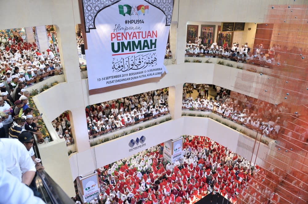 PAS and Umno supporters attend the Himpunan Penyatuan Ummah at Putra World Trade Centre in Kuala Lumpur September 14, 2019. — Picture by Miera Zulyana