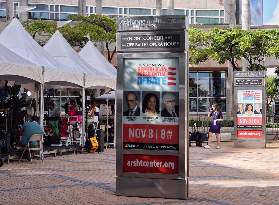 Credentialed journalists station themselves in the plaza area of the Adrienne Arsht Center for the Performing Arts, across from the Knight Concert Hall where the Republican Party primary debate is being held on Wednesday, Nov. 8, 2023 in Miami, Florida. Carl Juste/cjuste@miamiherald.com