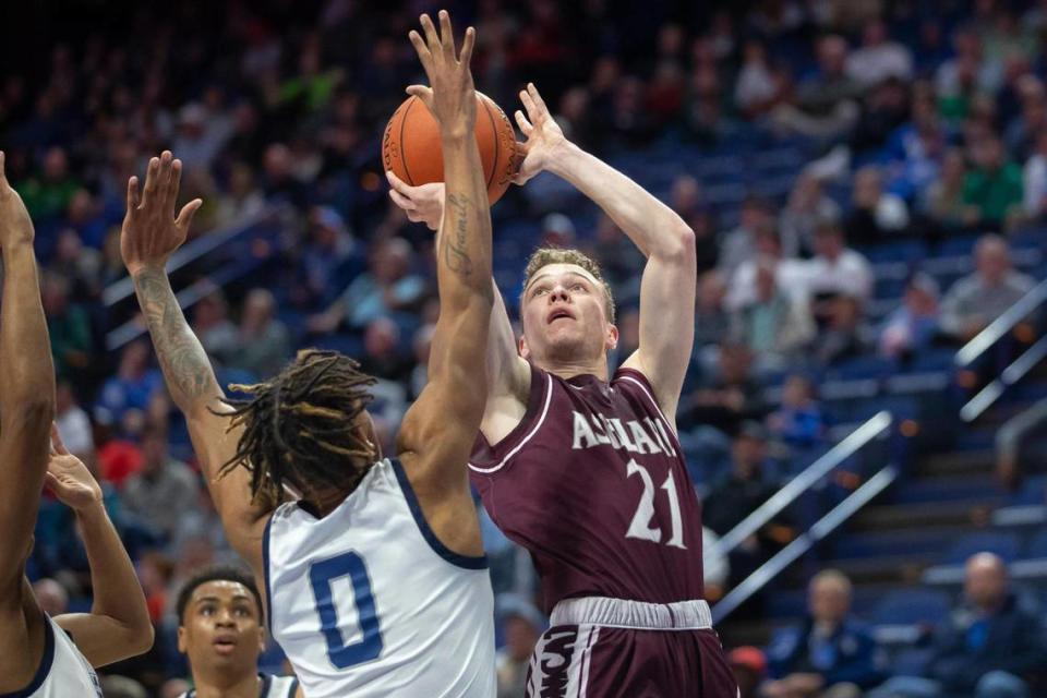 Rheyce Deboard (21) led Ashland Blazer with 21 points on Friday.