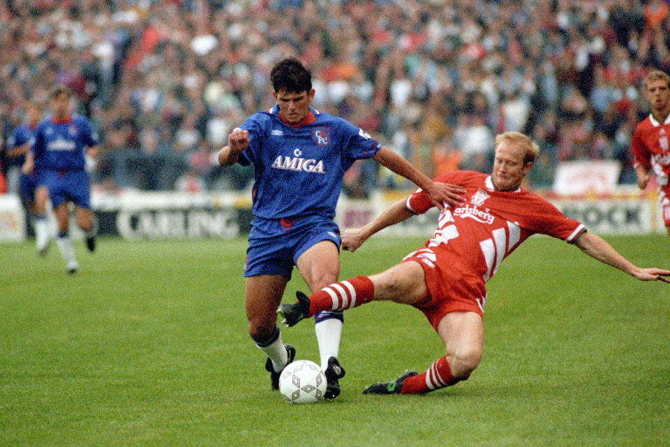 CHELSEA'S NEIL SHIPPERLEY (L) & LIVERPOOL'S MARK WRIGHT BATTLE IT OUT FOR THE BALL DURING THIS AFTERNOON'S PREMIER DIVISION MATCH AT STAMFORD BRIDGE.   (Photo by Stefan Rousseau - PA Images/PA Images via Getty Images)