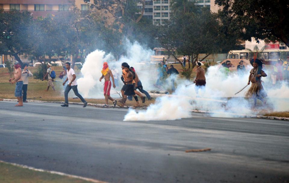 Brazilian social movement activists clash with riot police 