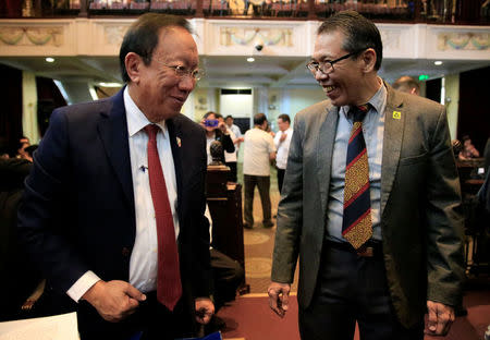 Solicitor General Jose Calida talks to Lawyer Jose Manuel Diokno of the Free Legal Assistance Group (FLAG) as the Supreme Court starts the oral arguments on the consolidated petitions to declare Philippine President Rodrigo Duterte's drug war unconstitutional, in Manila, Philippines November 21, 2017. REUTERS/Romeo Ranoco