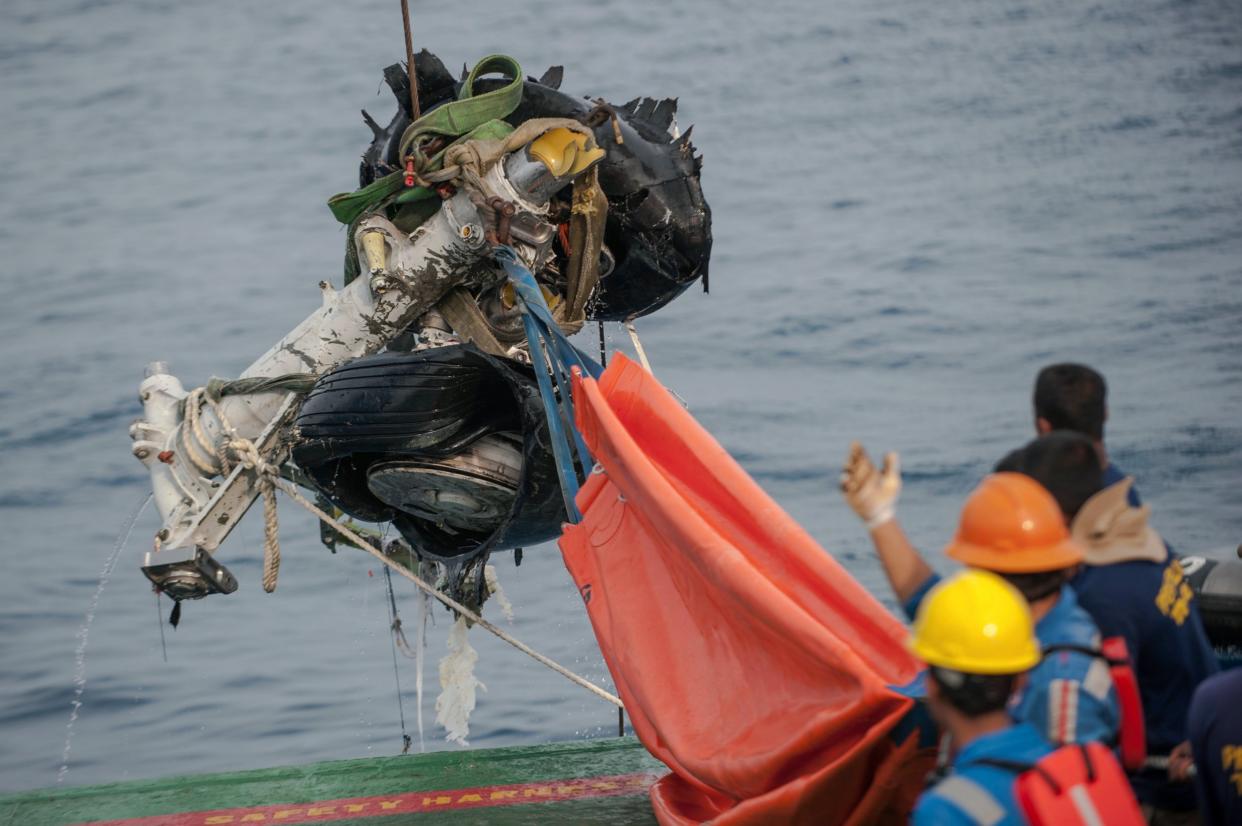 Rescuers use crane to retrieve part of the landing gears of the crashed Lion Air jet: AP