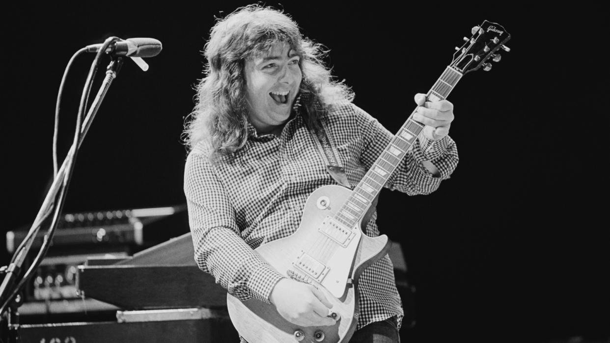  Bernie Marsden, guitarist with heavy rock band Whitesnake, playing the guitar on the set of a video shoot at Shepperton Studios, outside London, England, Great Britain, in 1978.  