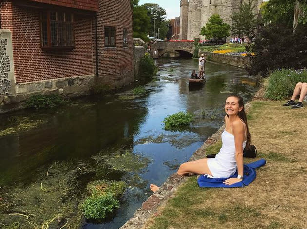 <p>Bridie Wilkins n’oublie pas pour autant son Angleterre natale. Ici, elle se repose aux jardins « Westgate gardens » de la ville de Canterbury.<br>Crédit photo : Instagram Bridie Wilkins </p>