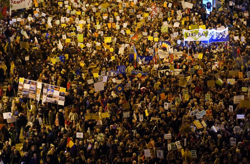 Personas participan de una marcha de protesta contra el cambio climático, mientras se celebra la cumbre climática COP25 en Madrid, España, el 6 de diciembre de 2019