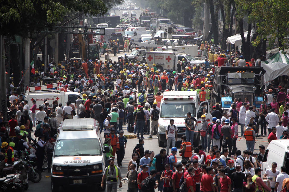 27 imágenes de México frente al sismo que erizan la piel de emoción