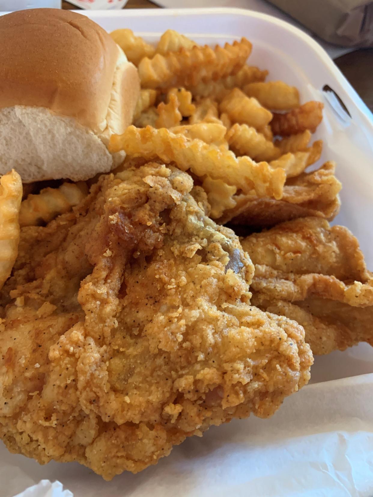 When on vacation in a small Southern town like Pine Mountain, Georgia, fried chicken is a must. Chipley Chicken didn't disappoint.