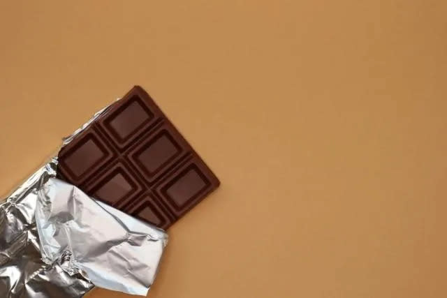 <strong>可多攝取含色胺酸的食物，例如黑巧克力。（示意圖／資料庫）</strong>