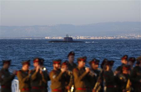 An Israeli navy Dolphin-class submarine is seen in the Mediterranean Sea during a graduation ceremony of Israeli naval officers in the northern city of Haifa September 11, 2013. Israel's Prime Minister Benjamin Netanyahu, who attended the event, said on Wednesday Syria must be stripped of its chemical weapons and that the international community must make sure those who use weapons of mass destruction pay a price. REUTERS/Baz Ratner