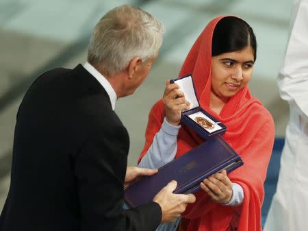 Nobel Peace Prize laureate Malala Yousafzai receives the medal and the diploma during the Nobel Peace Prize awards ceremony at the City Hall in Oslo December 10, 2014. REUTERS/Suzanne Plunkett