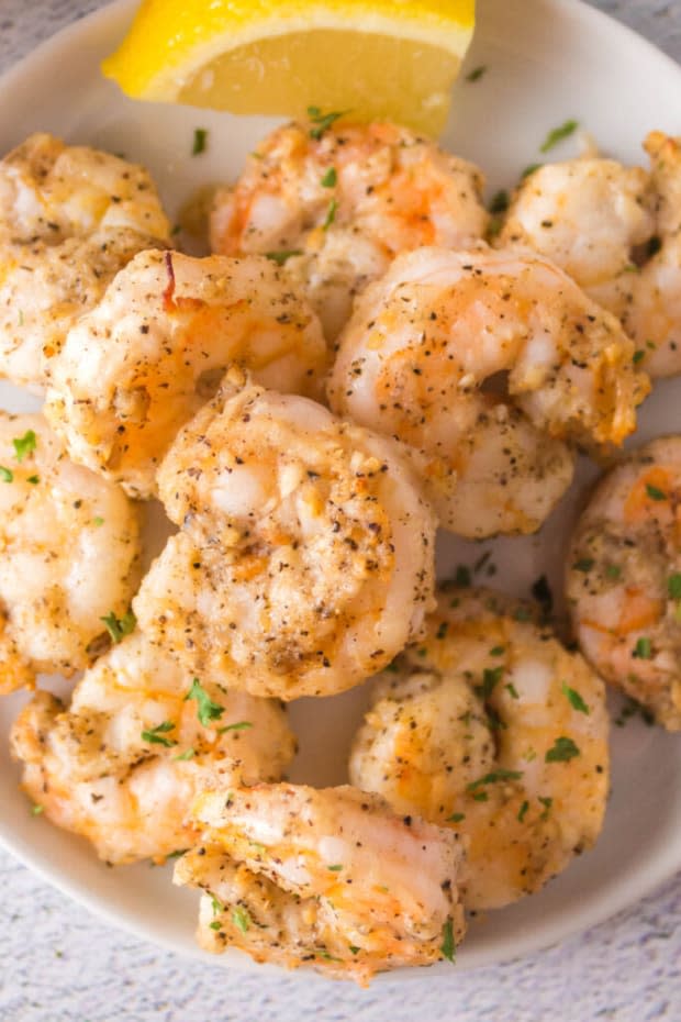 <p><a href="https://www.lovebakesgoodcakes.com/air-fryer-garlic-parmesan-shrimp/" rel="nofollow noopener" target="_blank" data-ylk="slk:Love Bakes Good Cakes;elm:context_link;itc:0;sec:content-canvas" class="link ">Love Bakes Good Cakes</a></p>