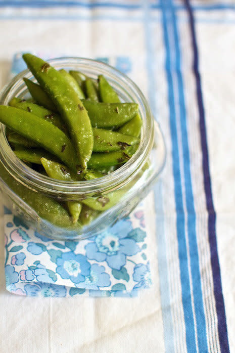 <strong>Get the <a href="http://www.familyfreshcooking.com/2012/03/23/easy-herbed-sugar-snap-peas-recipe/" target="_blank">Easy Herbed Sugar Snap Peas recipe</a> by Family Fresh Cooking</strong>