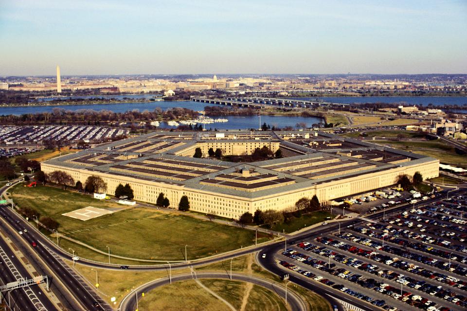 Aus dem Pentagon sickerten immer wieder Geheimnisse nach außen. Meist steckten Whistleblower dahinter. (Bild: Getty)