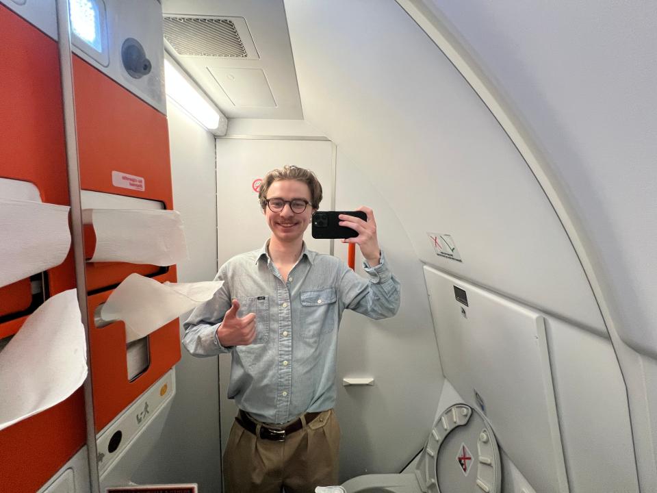 The author taking a selfie in the bathroom of an easyJet Airbus A319